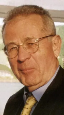 Bild: Dr. Sennewald erhält Timofeef-Ressovsky-Medaille in Rußland