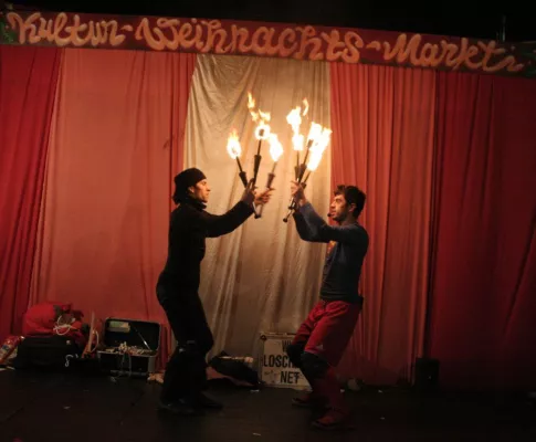 Bild: 1. Kulturweihnachtsmarkt auf dem Marheineke Platz in Berlin-Kreuzberg