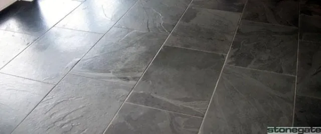 Sanitärreiniger sind nicht für jede Schieferart geeignet Bild: Sanitärreiniger sind nicht für jede Schieferart geeignet