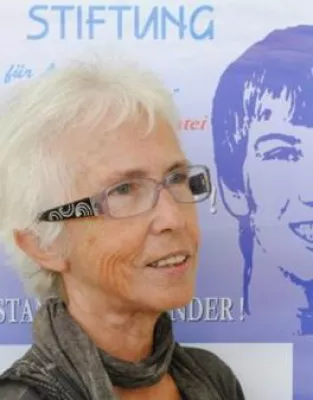 Bild: Als Steuerfrau der Stefan-Morsch-Stiftung geht sie - ein Rettungsanker bleibt Hiltrud Morsch