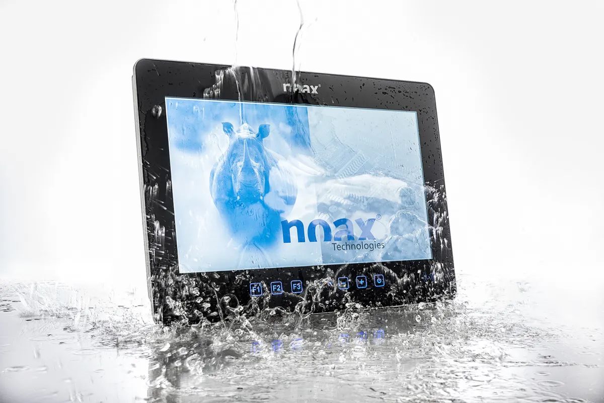 noax Industrie-PCs können mehrmals am Tag ganz einfach und auch unter Hochdruck gereinigt werden. (© noax Technologies AG)