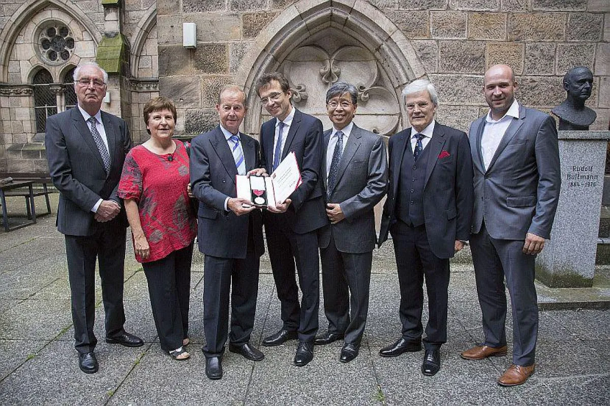 Stiftungsrepräsentanten und Preisträger Neubauer