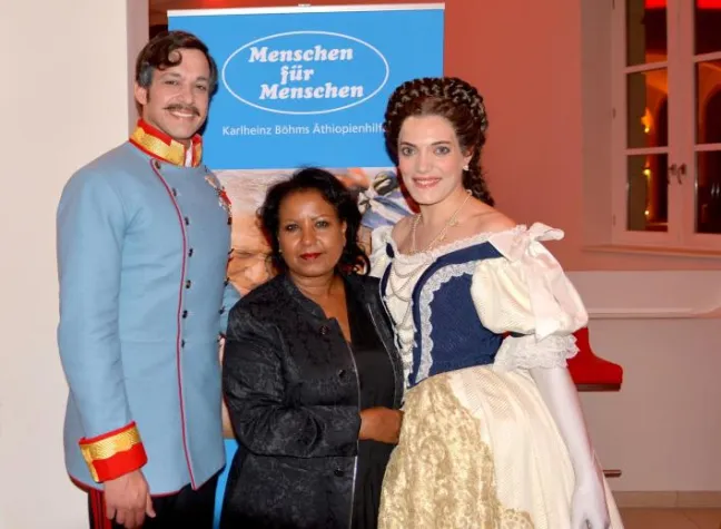 Musical ELISABETH: Über 6.200 Euro für die Stiftung Menschen für Menschen Bild: Musical ELISABETH: Über 6.200 Euro für die Stiftung Menschen für Menschen