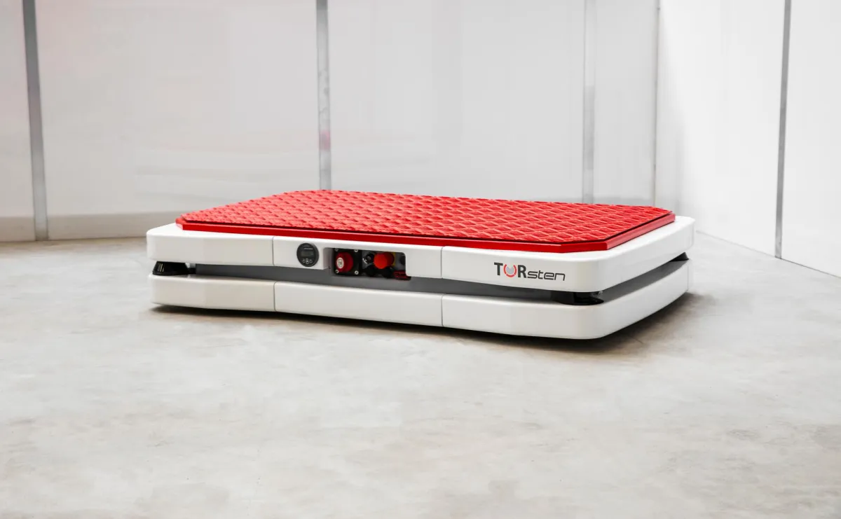 Auf der Hannover Messe präsentiert TORWEGGE das IFOY-nominierte FTS TORsten. (Foto: TORWEGGE)