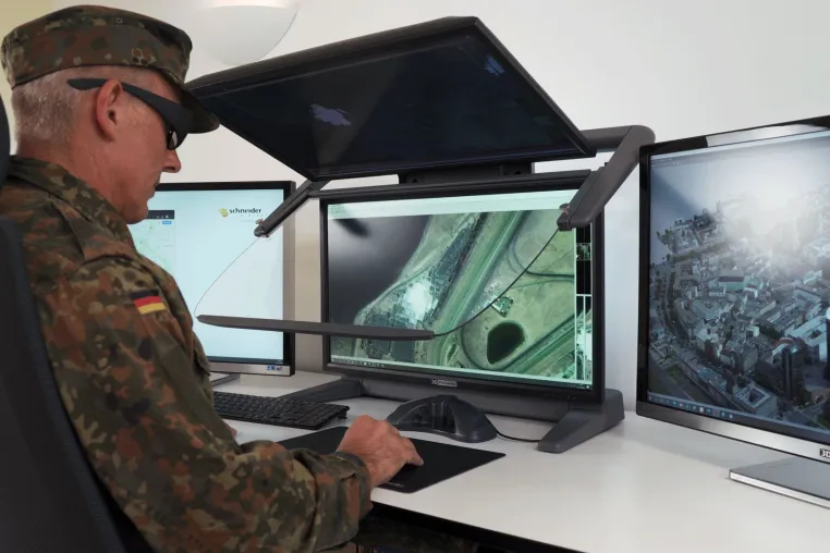 Bild: Stereoskopische Display- und Arbeitsplatz-Lösungen für militärische Einsatzbereiche