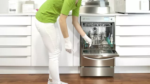 Bild: Dreiklang für die Praxishygiene: IC Medical bietet Thermodesinfektor, Servicepaket plus Validierung