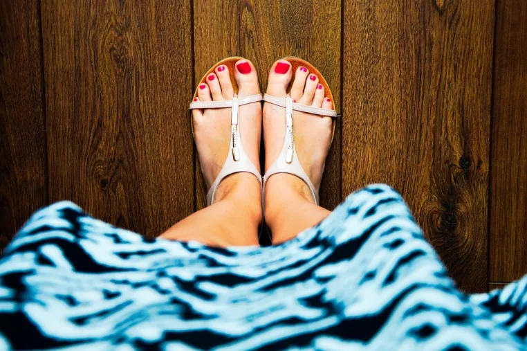 Bild: Zehentrenner Sandalen – Antike trifft Moderne