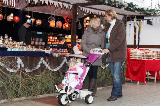 Bild: Tanja Szewczenko zu Besuch auf dem Münchner Wintermarkt