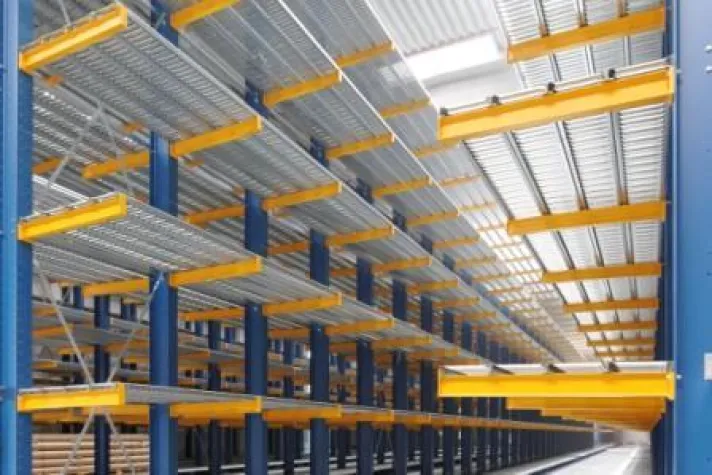 Bild: Berger liefert Kragarmregalanlage für Pongs