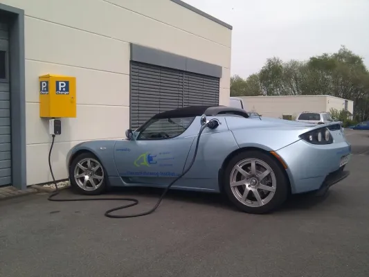 Bild: ElektroFahrzeug-Institut nimmt an der ersten "E-Miglia" teil