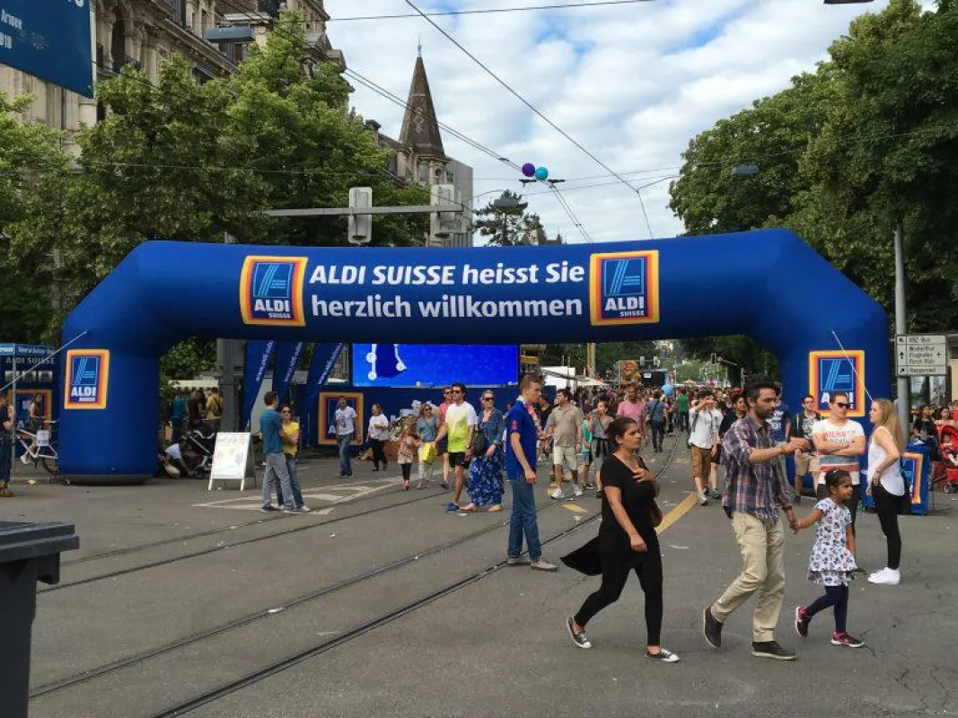 Event-Kombi von Display-Max für Aldi Suisse