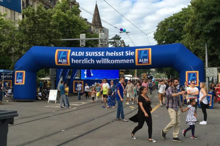 Bild: Spektakuläre Event-Kombi für ALDI SUISSE