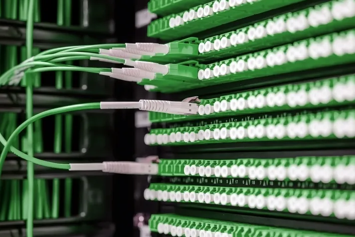 Bild: Fachgerechte Netzwerkinstallation bei Betriebsumzügen in Berlin durch Netzwerkbau & IT-Services