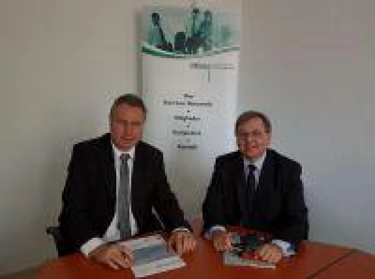 Foto: v.l.n.r.: Heinz Leymann (IfKom), Dr. Ulrich Goldschmidt (DFK)