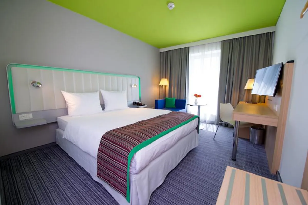 Die neuen Zimmer strahlen in moderner Ausstattung und frischen Farben