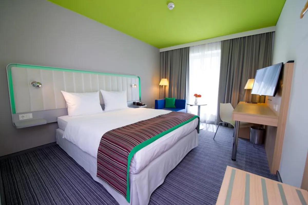 Die neuen Zimmer strahlen in moderner Ausstattung und frischen Farben