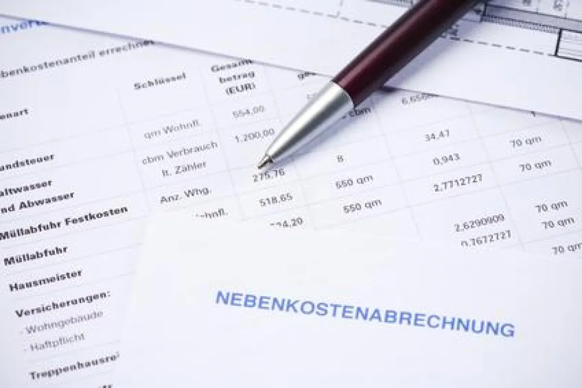 Nebenkostenabrechnung unbedingt überprüfen (Foto: H-J Paulsen, Fotolia)