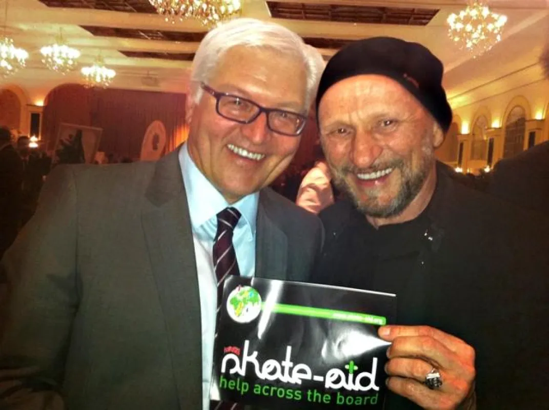 Frank-Walter Steinmeier und Titus Dittmann am 21. März 2011 in Berlin