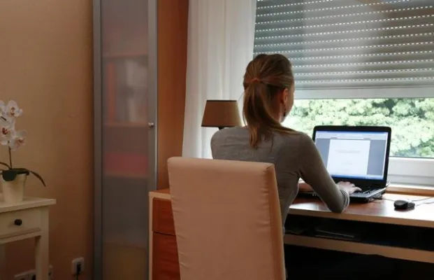 Bild: Sonnenschutz im Home-Office - besser arbeiten bei optimalem Raumlicht