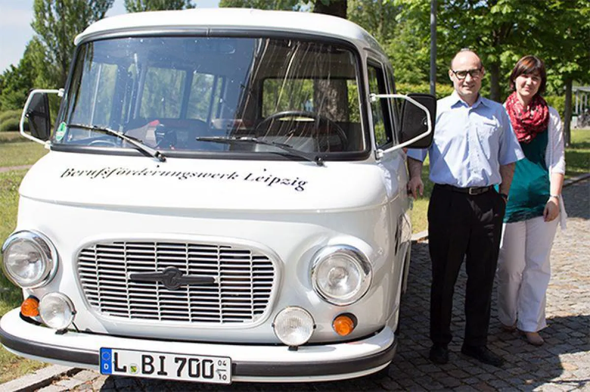 Der weiße BARKAS ist in Sachen Beratung zur beruflichen Reha unterwegs. © A. Starke, BFW Leipzig