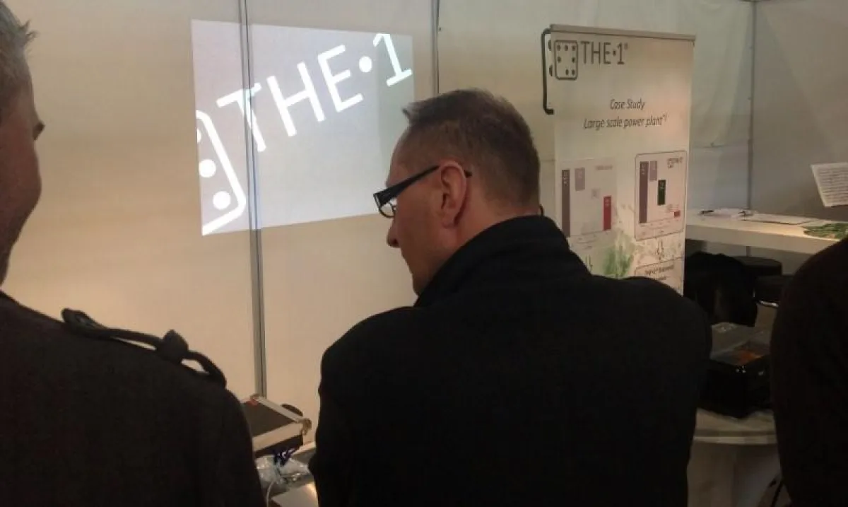 © 2013 Besucher am Stand von THE-1 GmbH i.G., bei der eltefa 2013