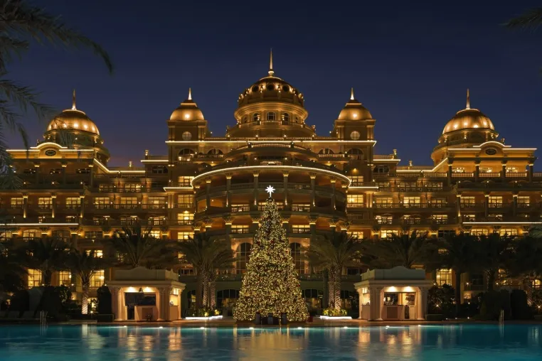 Bild: Weiße Weihnachten am weißen Strand: Majestätische Festtage unter Palmen