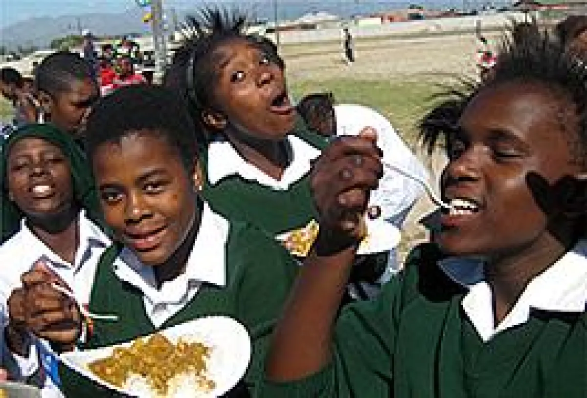 Kochen für die Ärmsten der Armen: Beim Kick-off CSR (er)leben in einer improvisierten Suppenküche