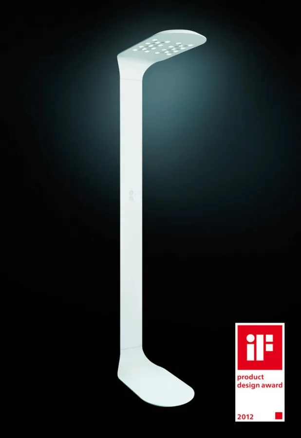 Die Neximo LED-Standleuchte eignet sich besonders für repräsentative Büroräume.