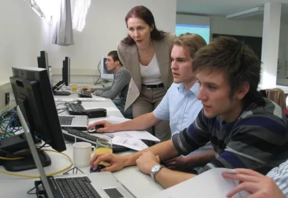 Fakultät Informatik der Hochschule Reutlingen baut praxisnahe Ausbildung weiter aus Bild: Fakultät Informatik der Hochschule Reutlingen baut praxisnahe Ausbildung weiter aus