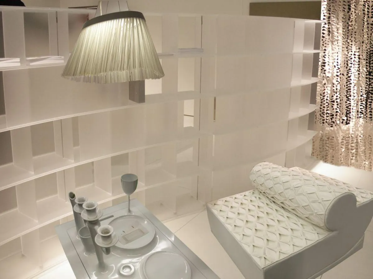 Regal: Performa, Gardine: Gervasoni, Lampe Piassava Innolux, Sitz + Tisch: Hochschulenausstellung