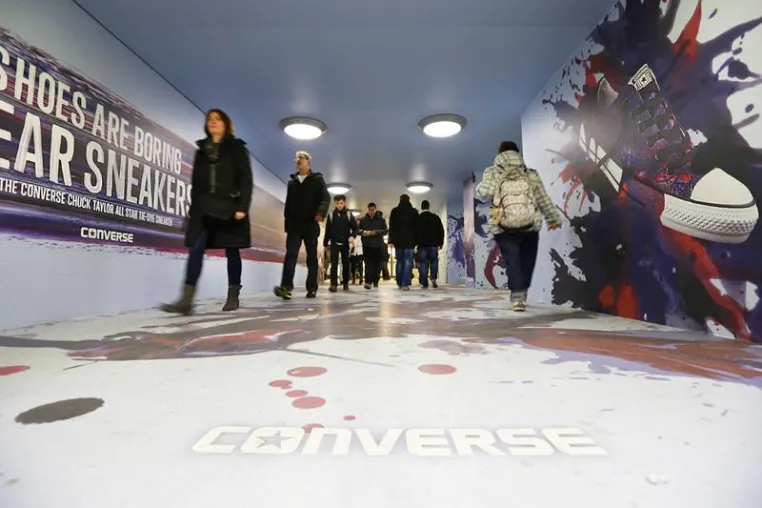 Bild: CONVERSE – unübersehbar –