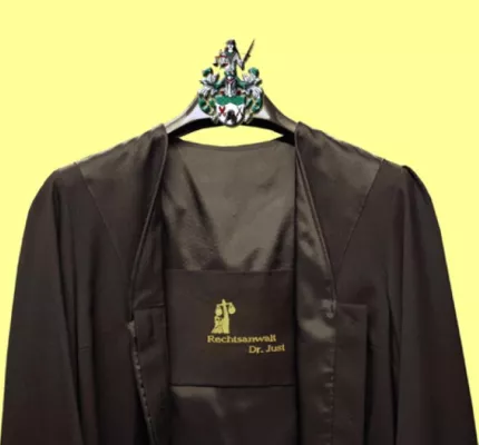 Bild: Christliche Gewänder für Männer und Frauen