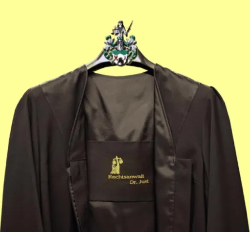 Bild: Christliche Gewänder für Männer und Frauen