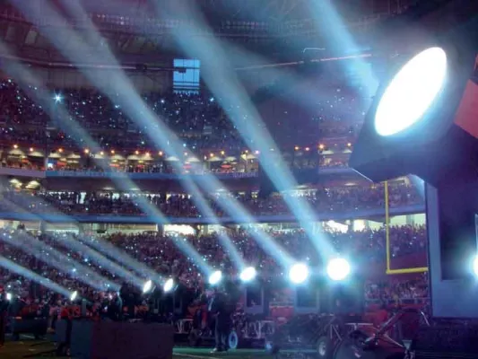 Bild: Debüt des A&O FALCON® 6000 - Schlüsselpositionen beim Super Bowl XLII und Grammys besetzt