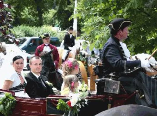 Heiraten im Herbst auf dem Bauernhof - Hochzeit feiern in ganz besonderer Umgebung Bild: Heiraten im Herbst auf dem Bauernhof - Hochzeit feiern in ganz besonderer Umgebung