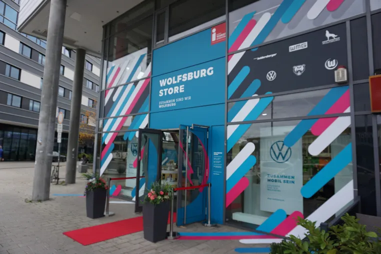 Bild: Wolfsburg Store und Tourist-Information öffnen