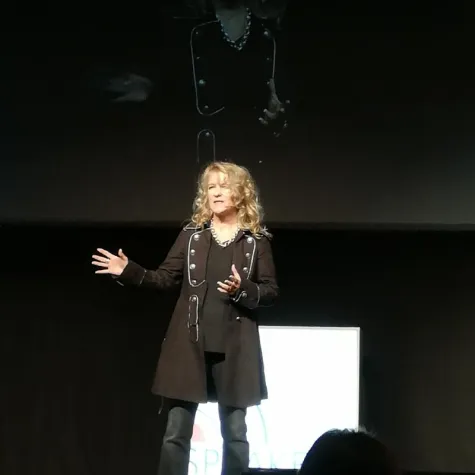 Bild: Wiesbadener Unternehmerin bricht Weltrekord beim Speaker Slam