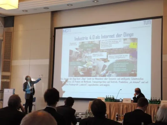 Bild: Wer entscheidet in Zukunft – der Mensch oder die Maschine?