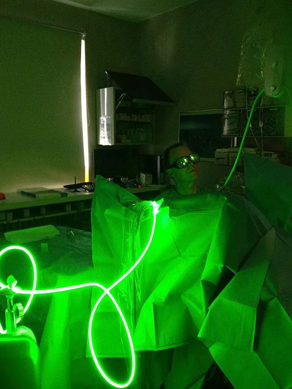 Grünes Licht für die Prostatabehandlung: Dr. Büscher mit Greenlightlaser.
