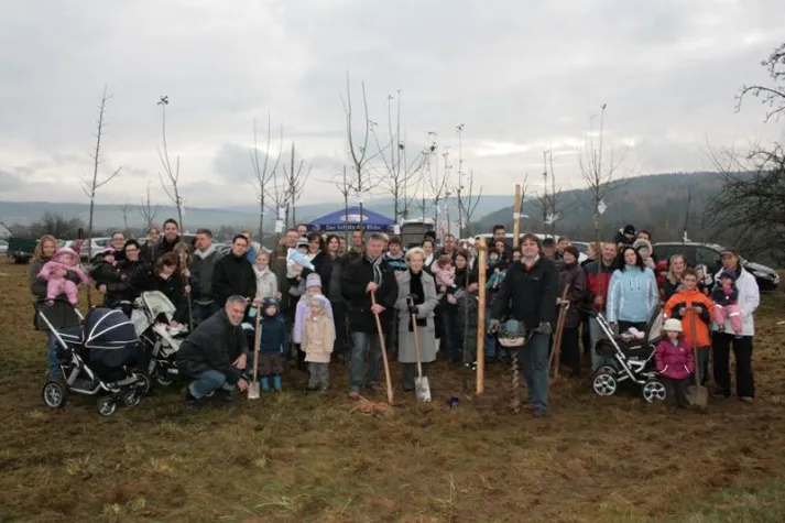 Bild: „Ein Kind, ein Baum!“