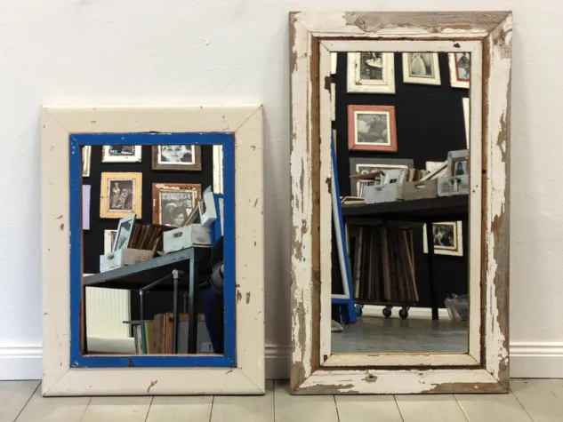 Bild: Wandspiegel aus recycelten Holzrahmen