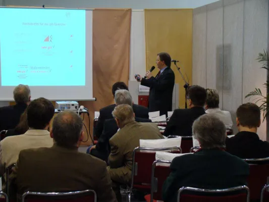 Handwerk - Raumausstatter starten Qualitätsoffensive - Zentralverband ZVR präsentiert neues qih-Gütesiegel Bild: Handwerk - Raumausstatter starten Qualitätsoffensive - Zentralverband ZVR präsentiert neues qih-Gütesiegel