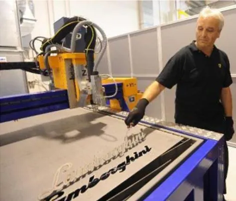 Bild: Schneidtechnologie von MicroStep ist Teil des brandneuen Design-Centers von Lamborghini