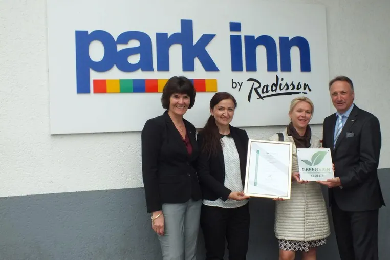 GreenSign Level 3 Zertifikat für das Park Inn by Radisson Berlin Alexanderplatz Bild: GreenSign Level 3 Zertifikat für das Park Inn by Radisson Berlin Alexanderplatz