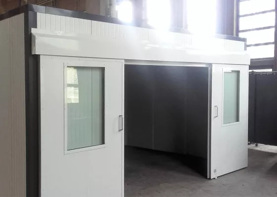 Bild: Schweiß- und Arbeitskabine mit Absauganlage für die Firma Schwenk