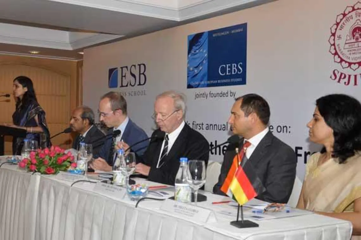 v. rechts nach links: Dr. Preeta George, Prof. Dr. Dennis A. De, Dr. Leopold-Theodor Heldman, Peter Young, Dr. Sesha Iyer