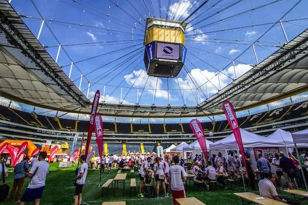 Bild: Premiere des B2RUN Frankfurt bei idealem Laufwetter