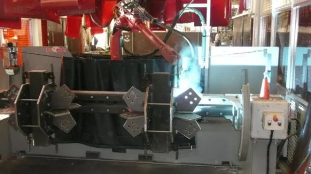 Bild: Erster professioneller Einsatz für Schweißroboter im Stahlhochbau in Deutschland – erfolgreicher Start