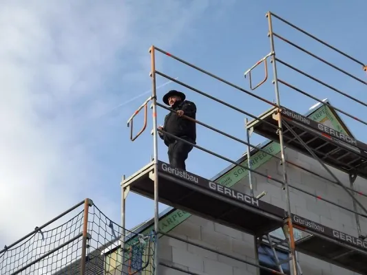 Bild: Richtfest für 8 Doppelhaushälften - erste Kontakte wurden geknüpft