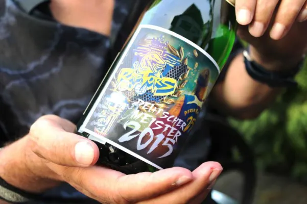 Bild: Hoch soll’n sie leben: GIP Intensivpflege feiert mit Berlin Raptors den Meistertitel im Rollstuhlrugby 2015